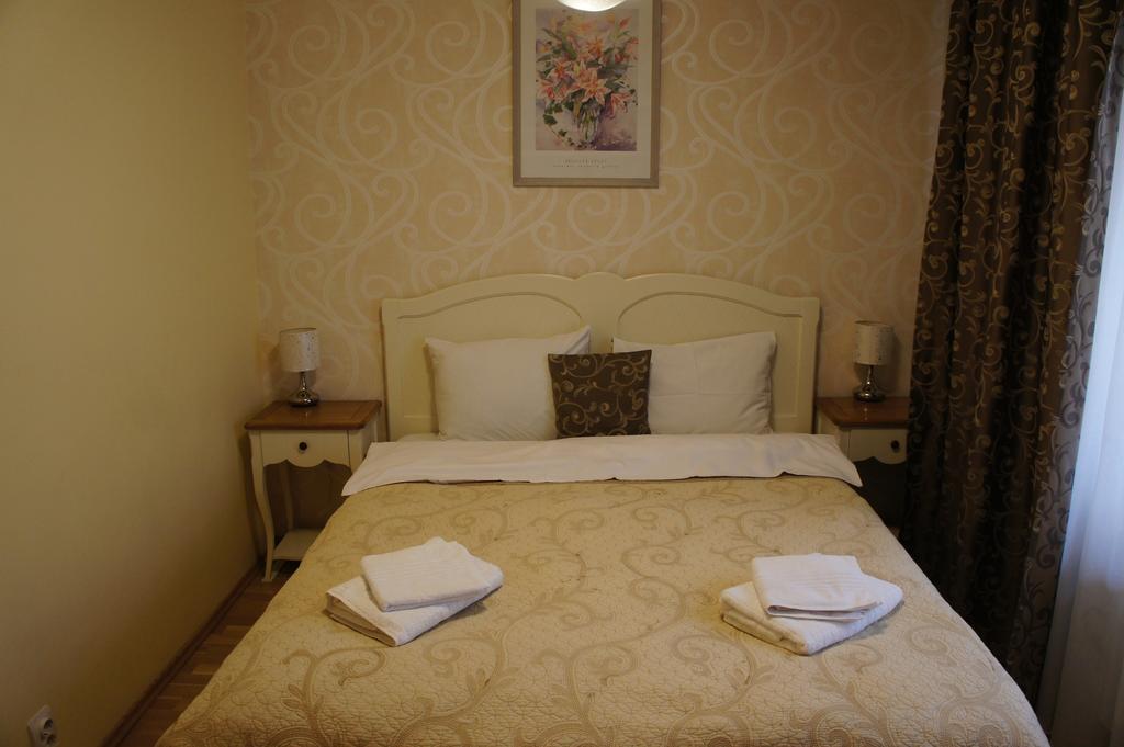 Agentia H Accommodation Bucarest Extérieur photo