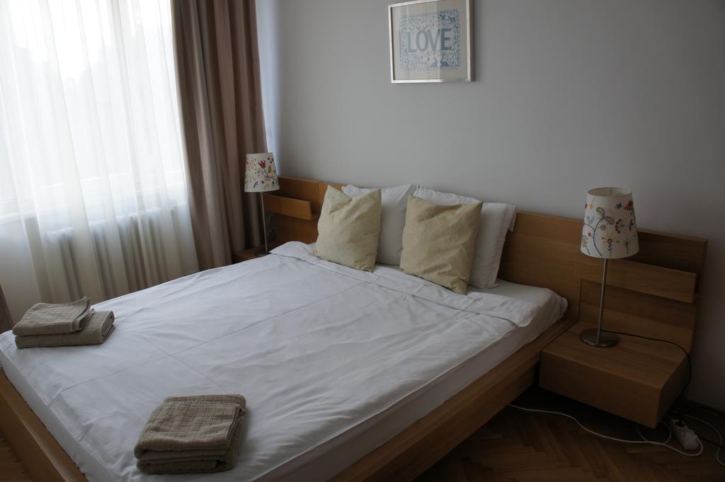 Agentia H Accommodation Bucarest Extérieur photo