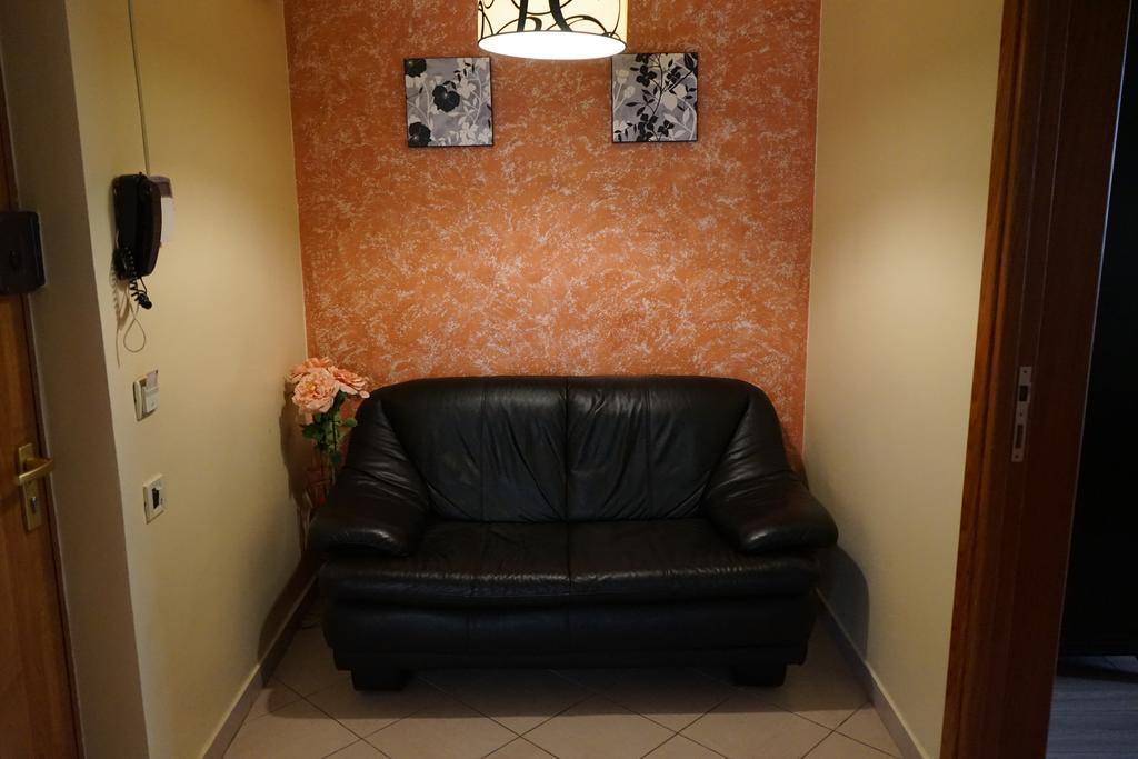 Agentia H Accommodation Bucarest Extérieur photo