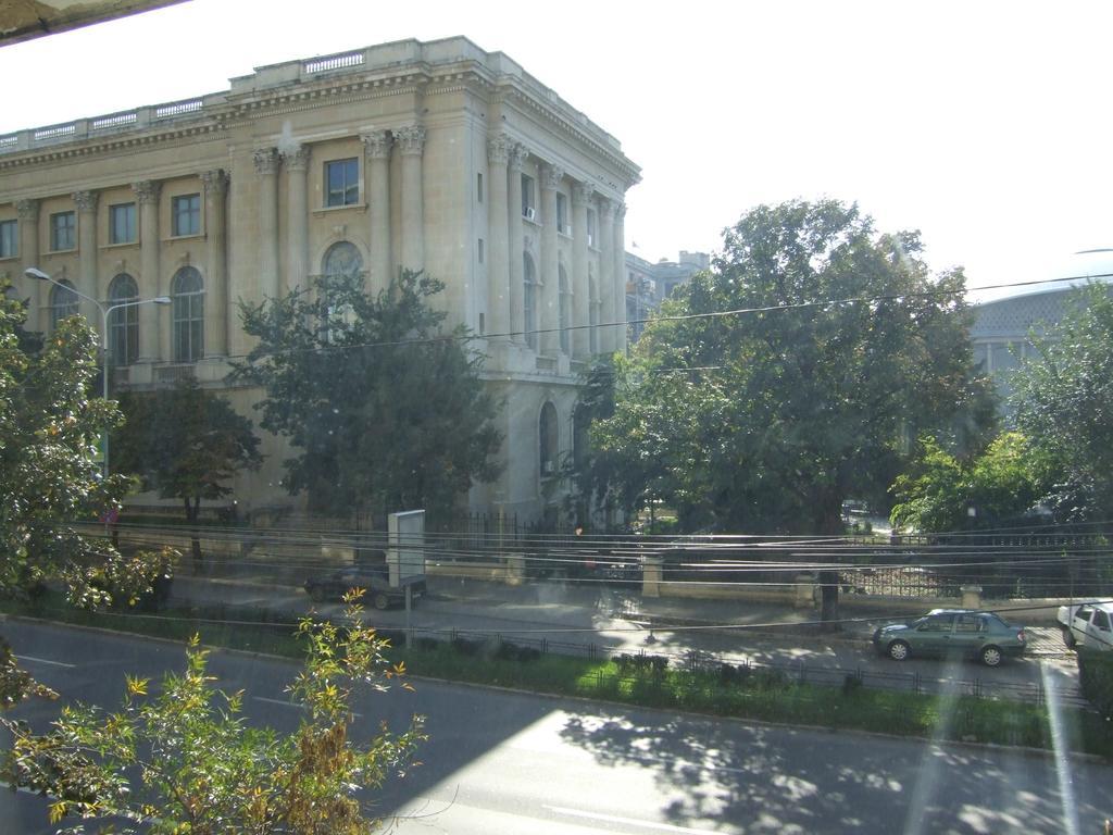 Agentia H Accommodation Bucarest Extérieur photo