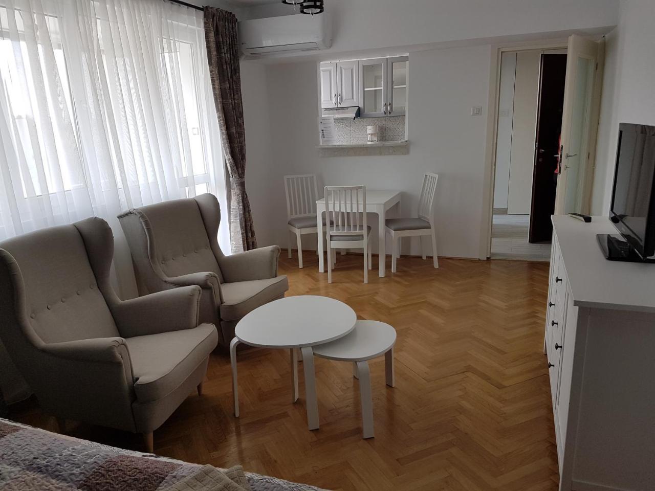 Agentia H Accommodation Bucarest Extérieur photo